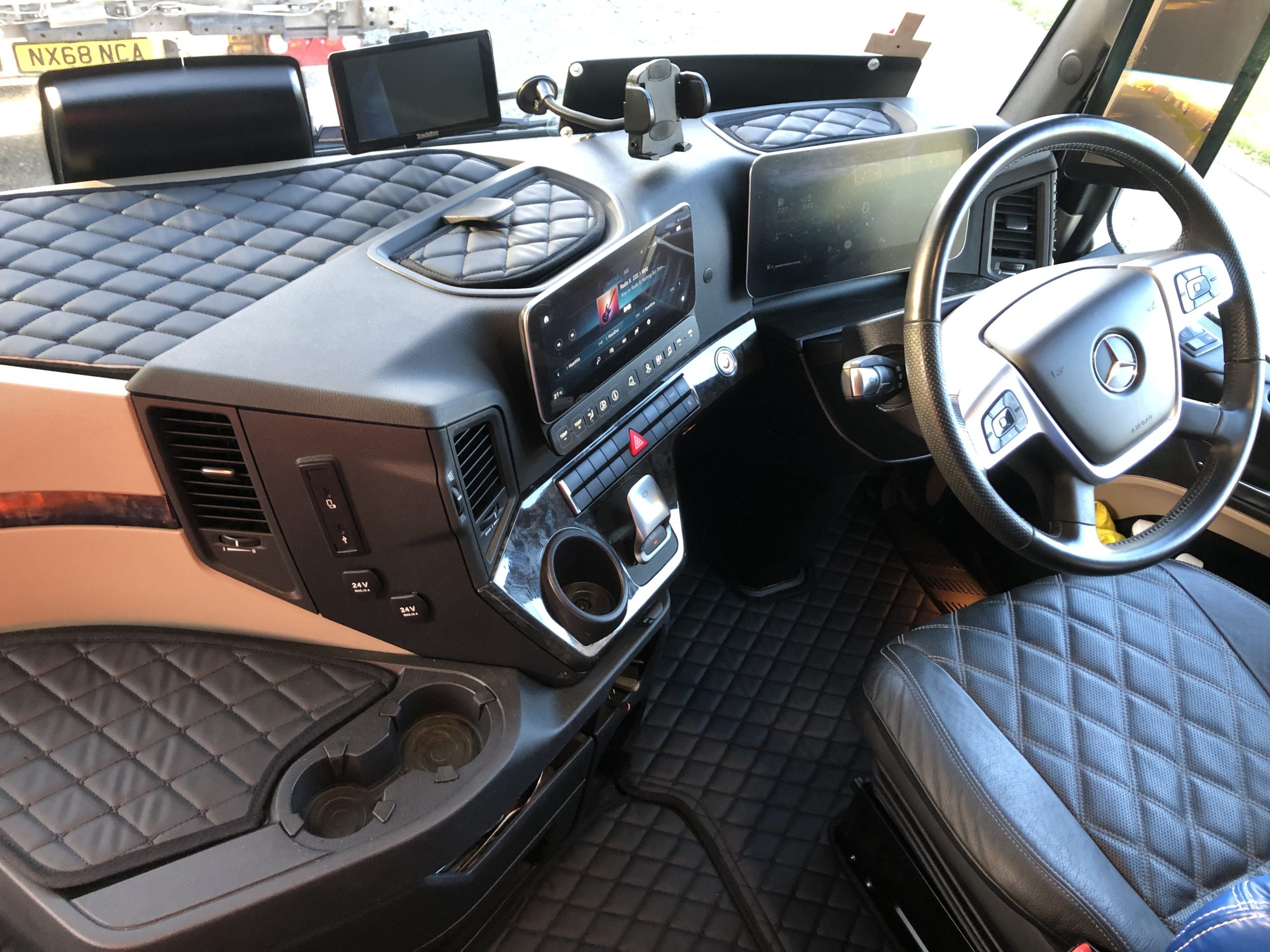 Mercedes Actros 5 RHD - Lorry Cab Mats